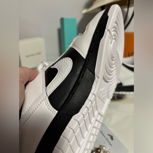 Reverse Panda Nike Dunks - Picture 7 of 9